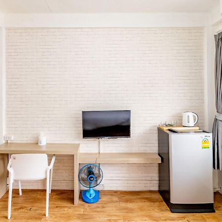 Ze Residence Bang Aor Station Бангкок Екстер'єр фото