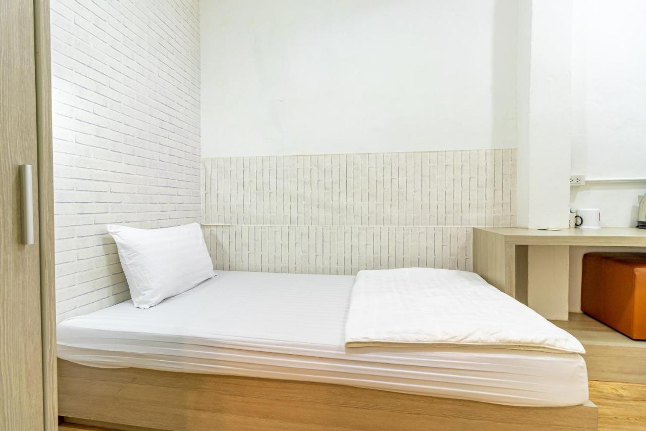 Ze Residence Bang Aor Station Бангкок Екстер'єр фото