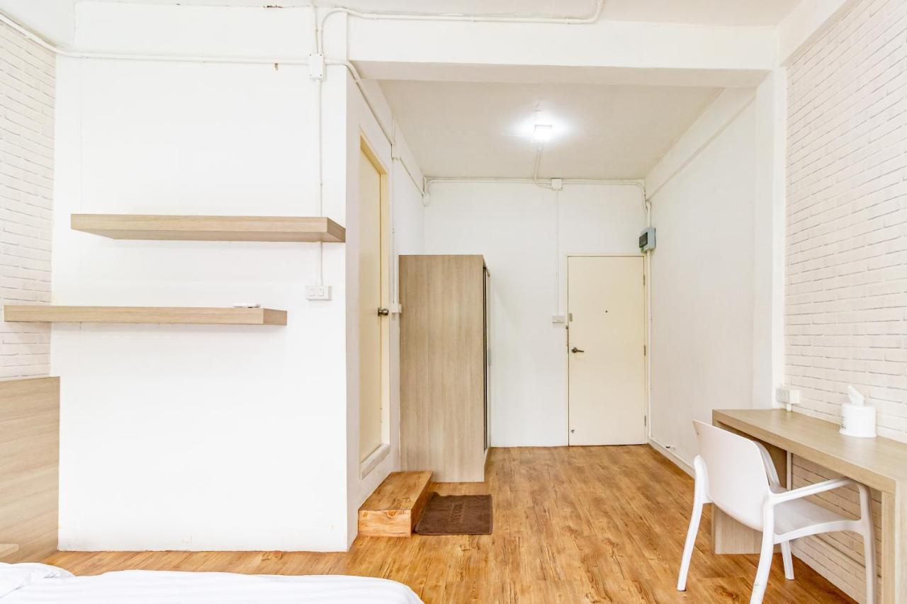Ze Residence Bang Aor Station Бангкок Екстер'єр фото