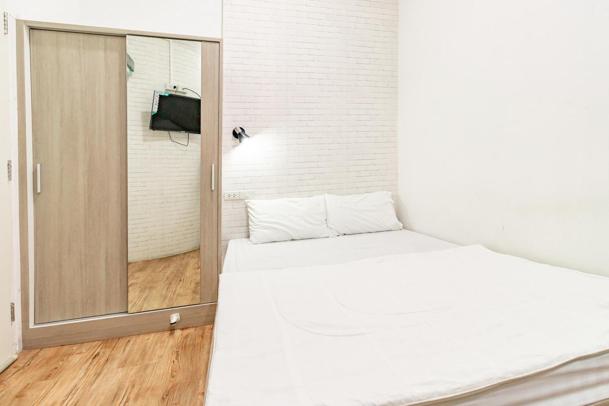 Ze Residence Bang Aor Station Бангкок Екстер'єр фото