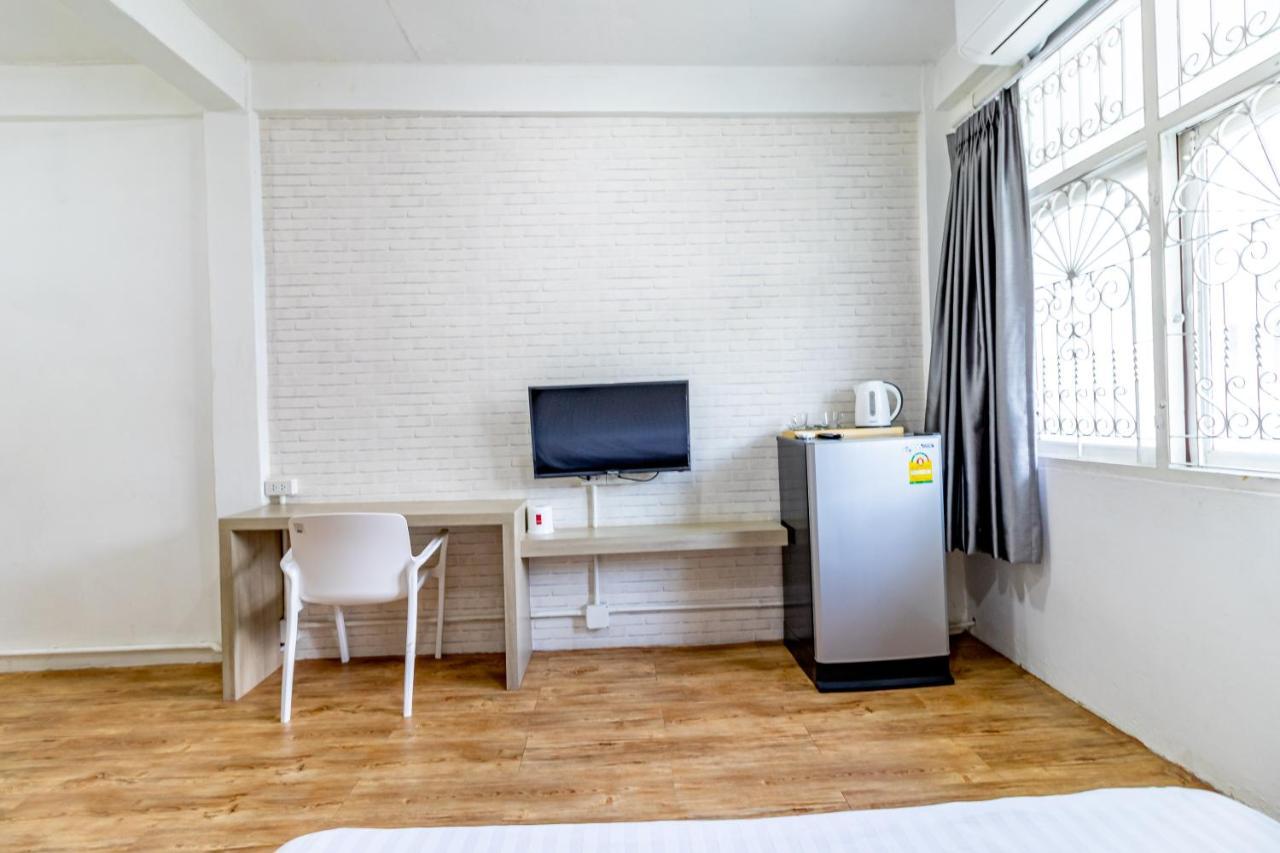 Ze Residence Bang Aor Station Бангкок Екстер'єр фото