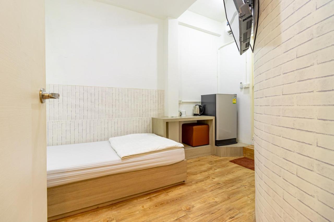Ze Residence Bang Aor Station Бангкок Екстер'єр фото