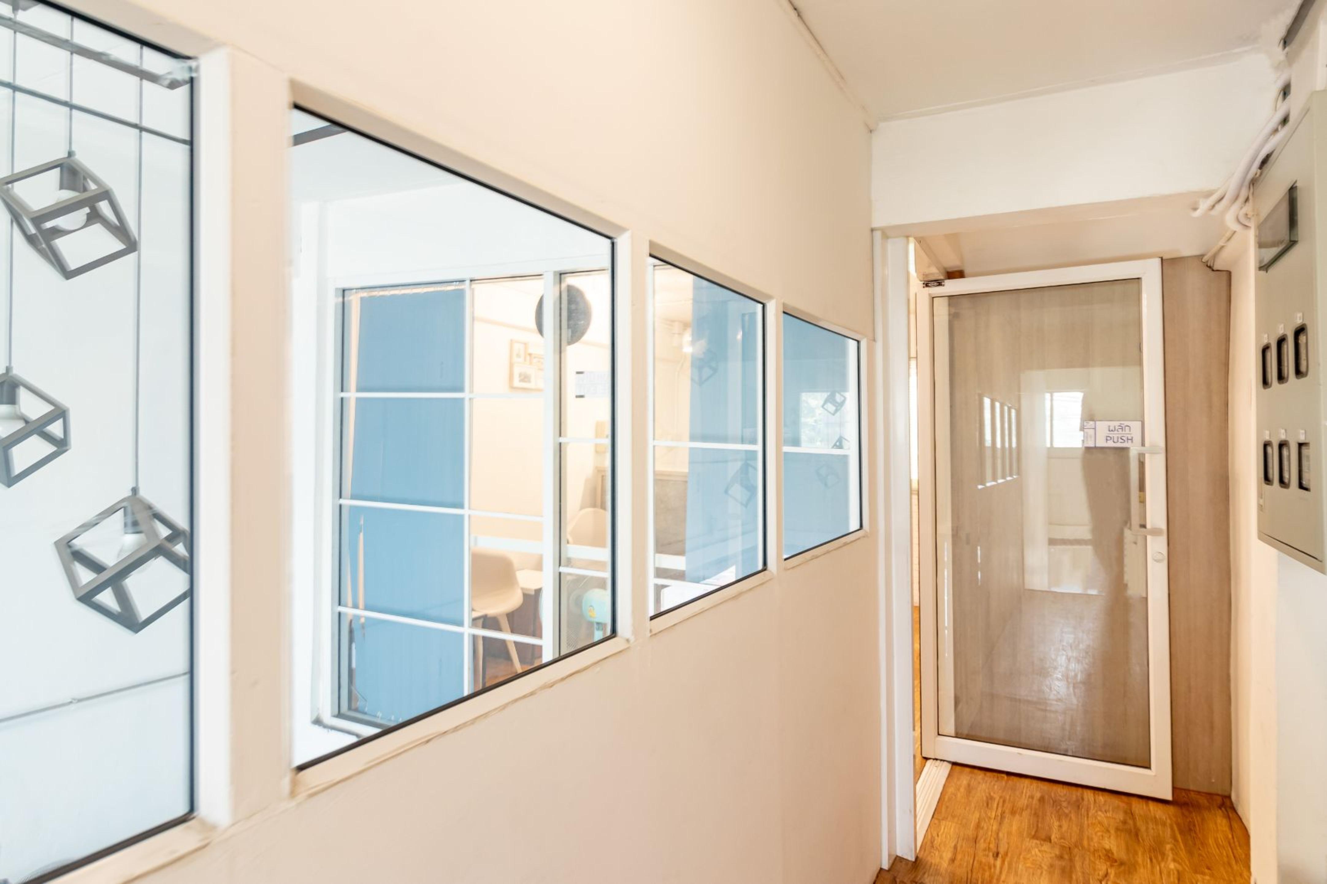 Ze Residence Bang Aor Station Бангкок Екстер'єр фото