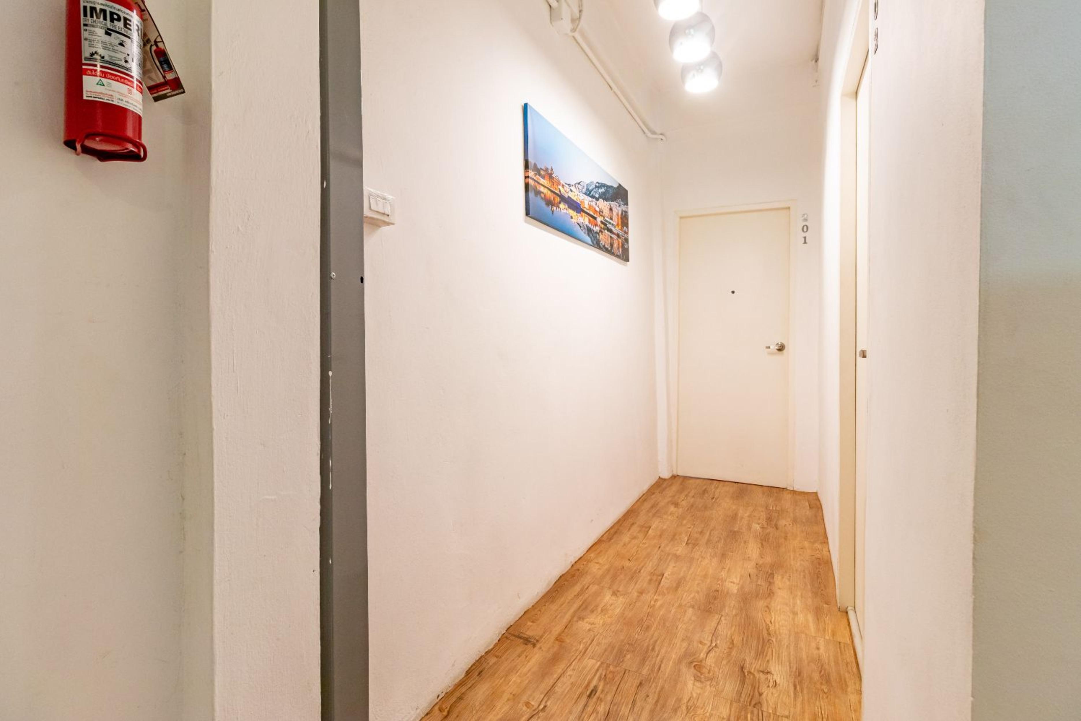 Ze Residence Bang Aor Station Бангкок Екстер'єр фото