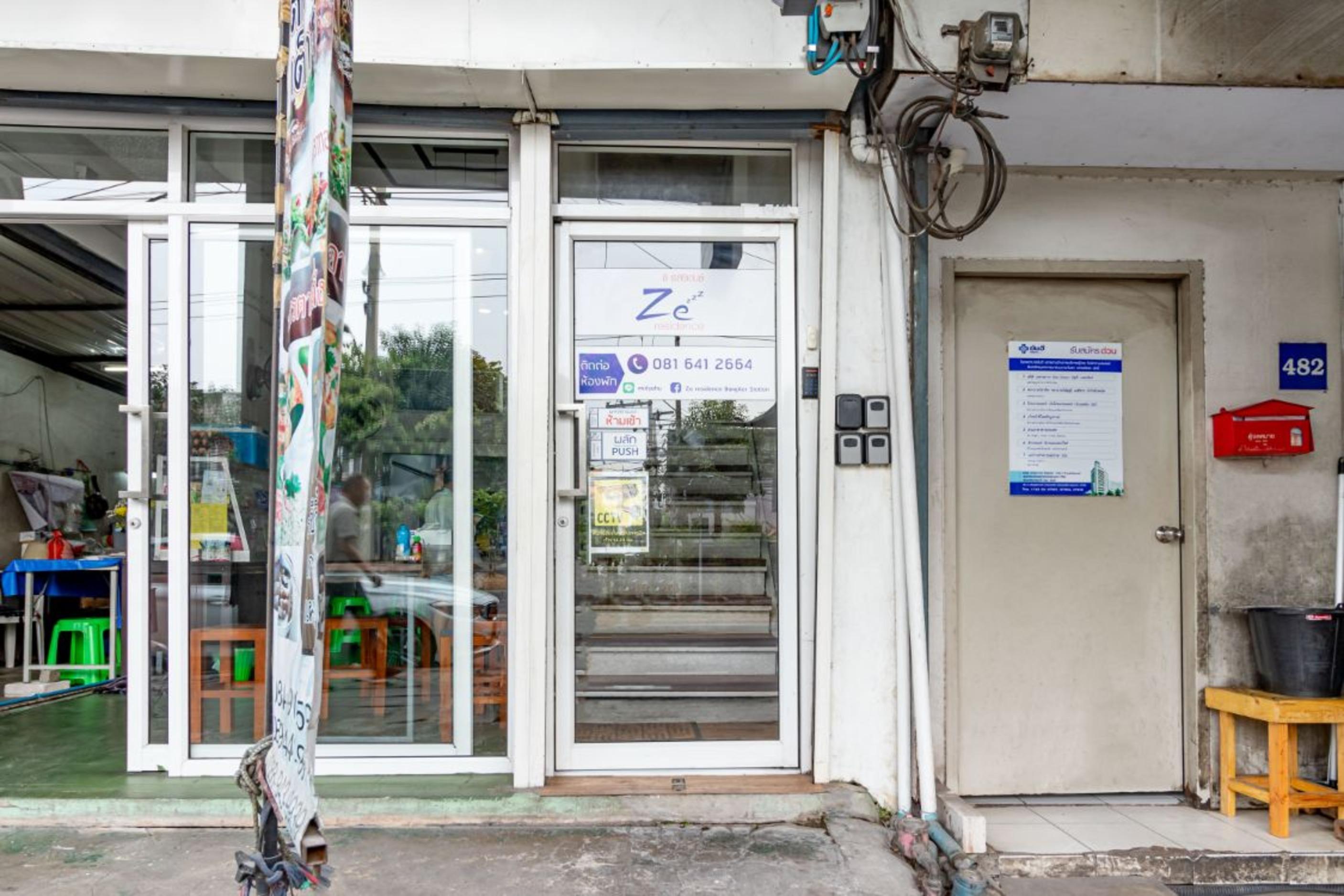 Ze Residence Bang Aor Station Бангкок Екстер'єр фото